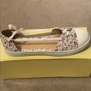 Brand new chase and Chloe tennis shoes